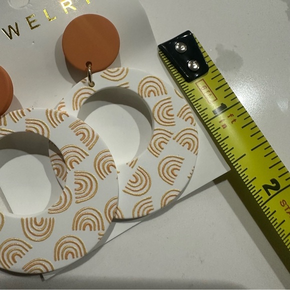 Rainbow Print Retro Hoop Earrings - Picture 15 of 15